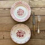 Dépareillé de 4 assiettes plates anciennes tons rouges