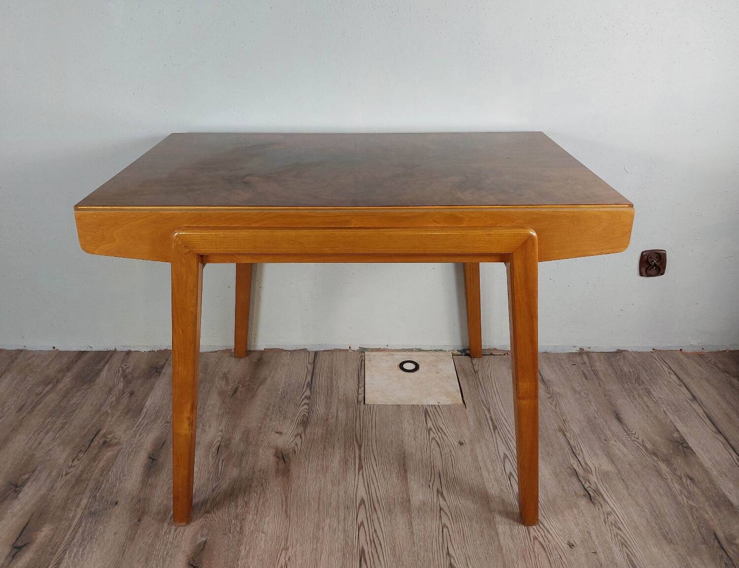 Table extensible en ronce de noyer, Vintage Tchèque 1960s