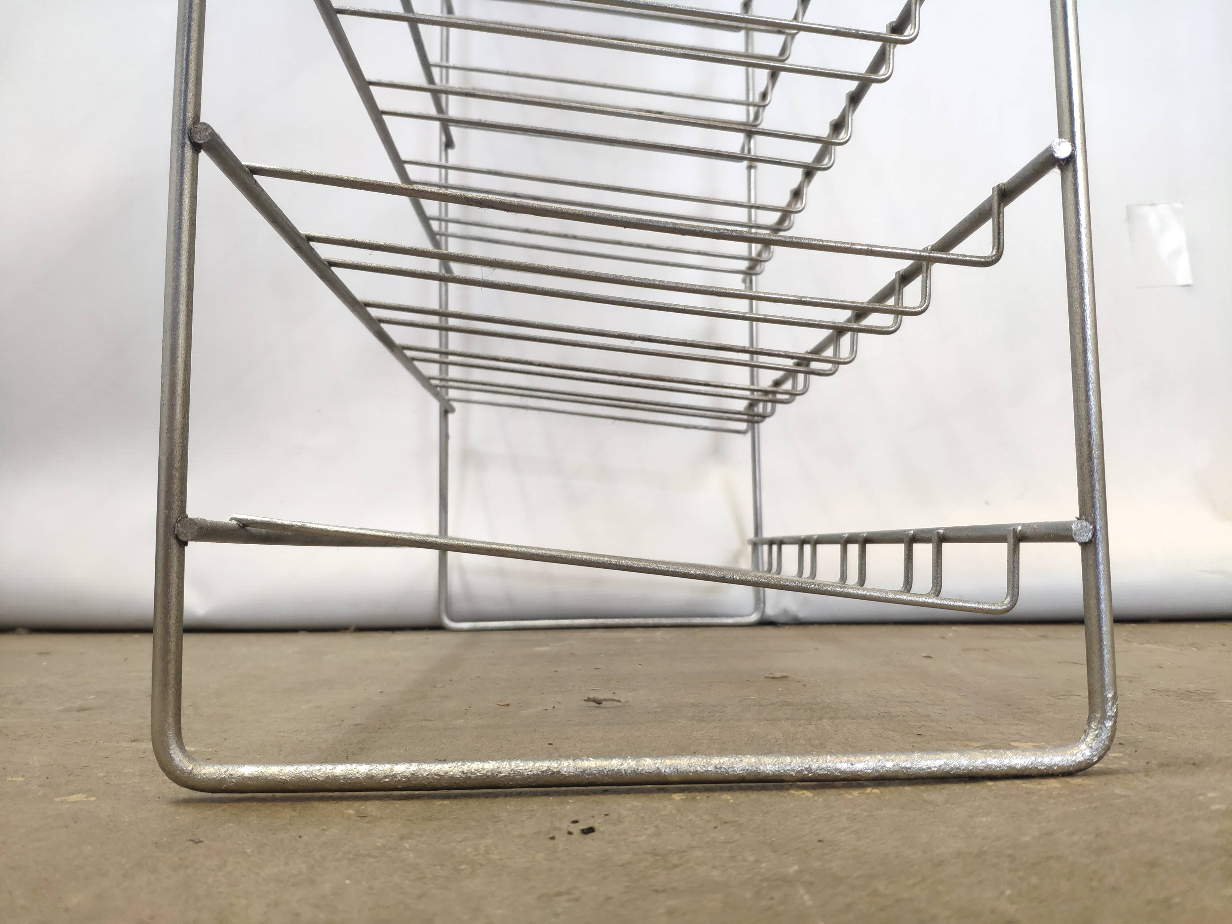 Metal bottle shelf locker