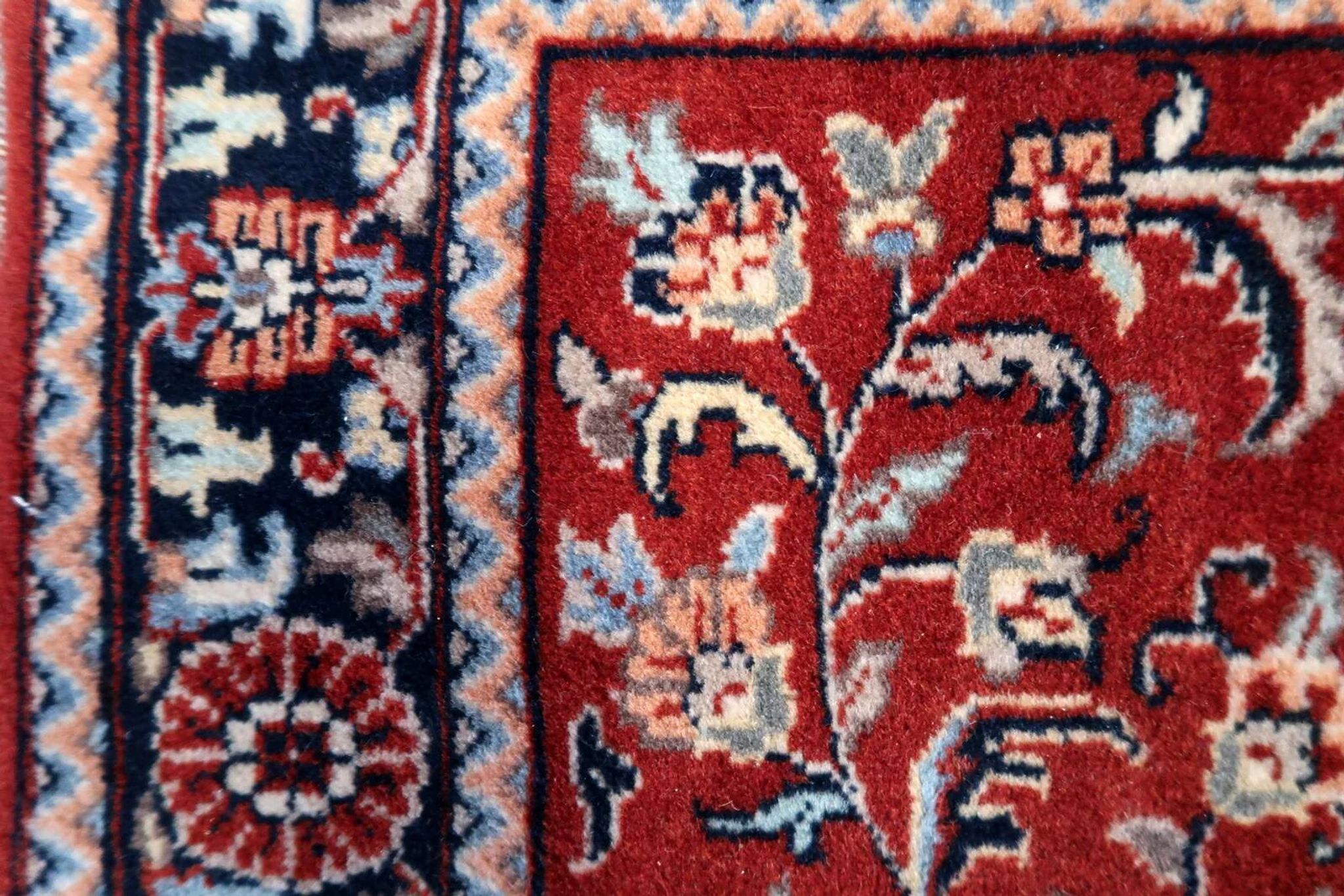 Handmade vintage Persian Sarouk rug 76cm x 122cm, 1970s