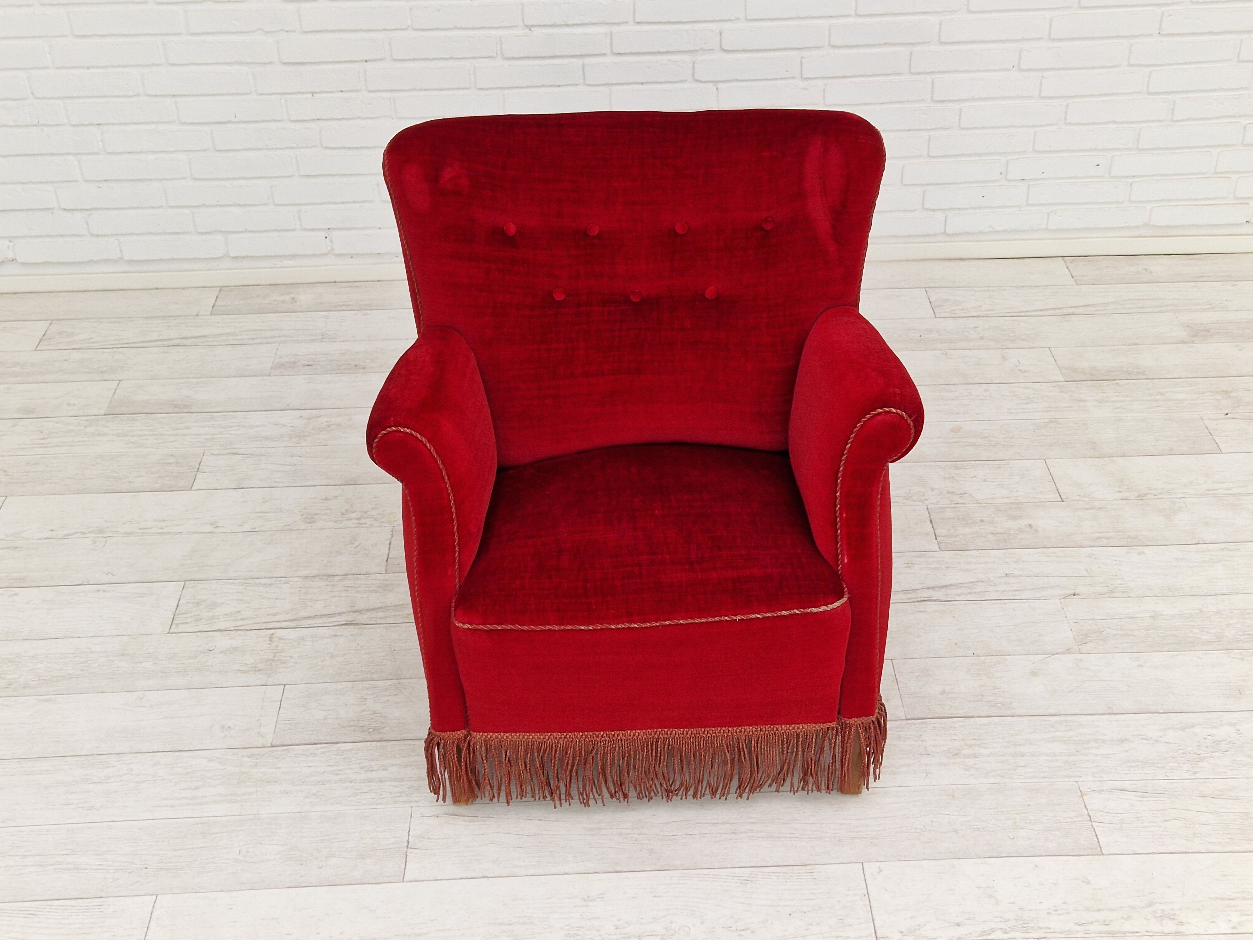 Fauteuil vintage danois en velours rouge cerise, 1960