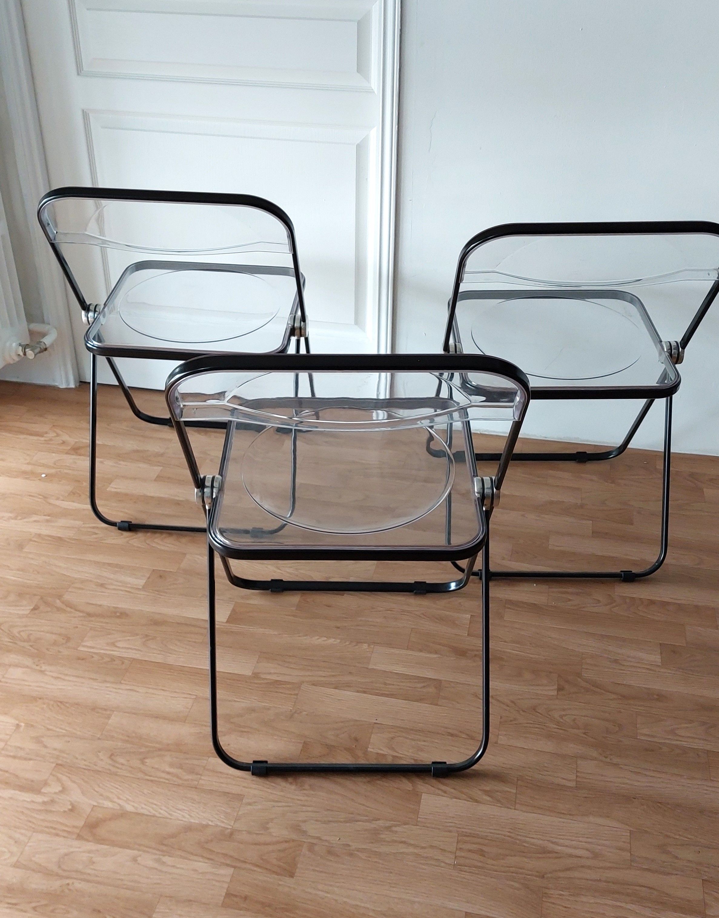 Series of 3 black and transparent Plia chairs Giancalo Piretti for Castelli, 1980.