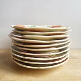 Lot de 19 assiettes en barbotine