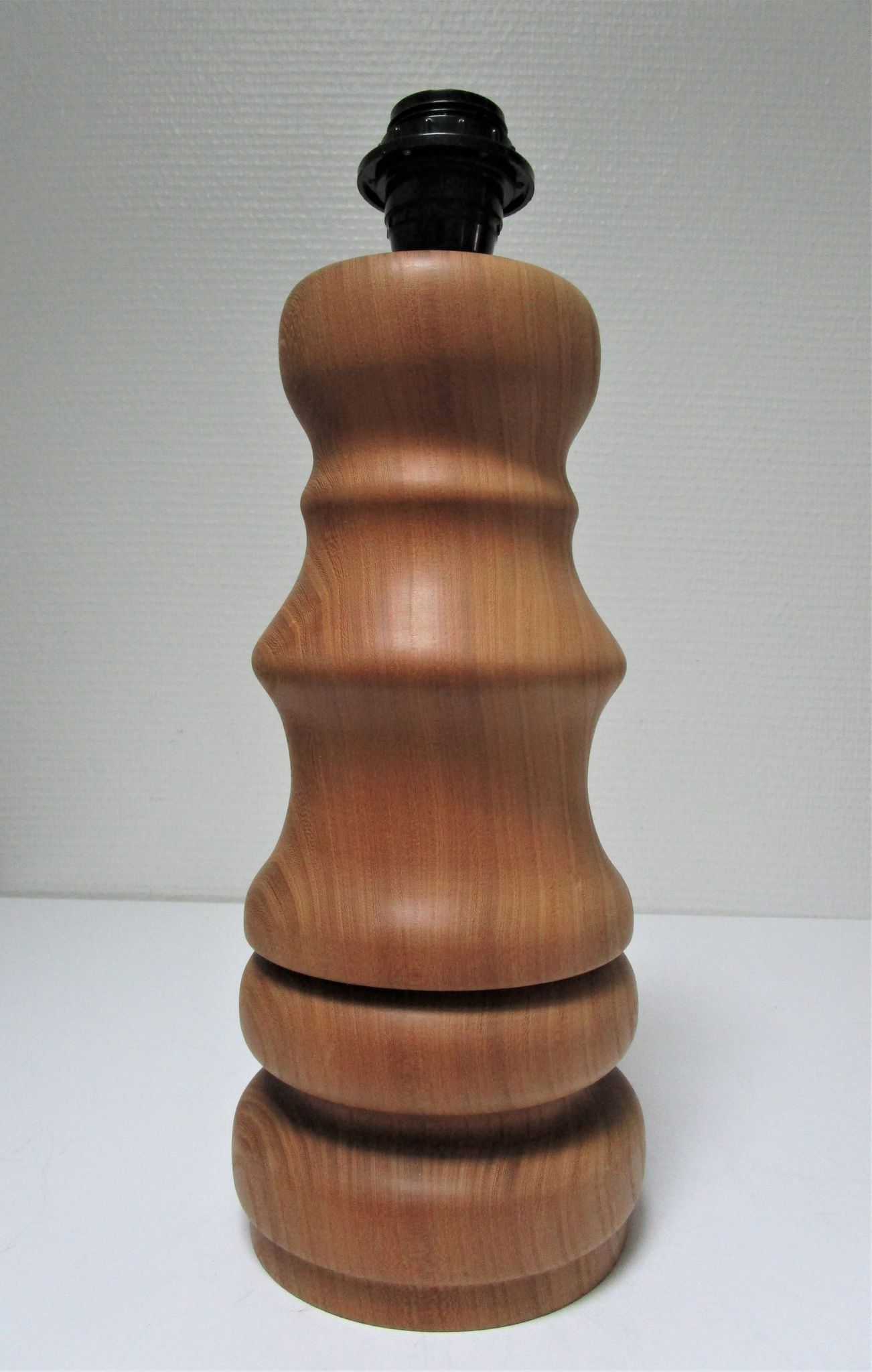 Pied de lampe XL bois massif veiné tourné vintage