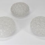 3 plafonniers en verres blancs pressés moulés motifs escargots