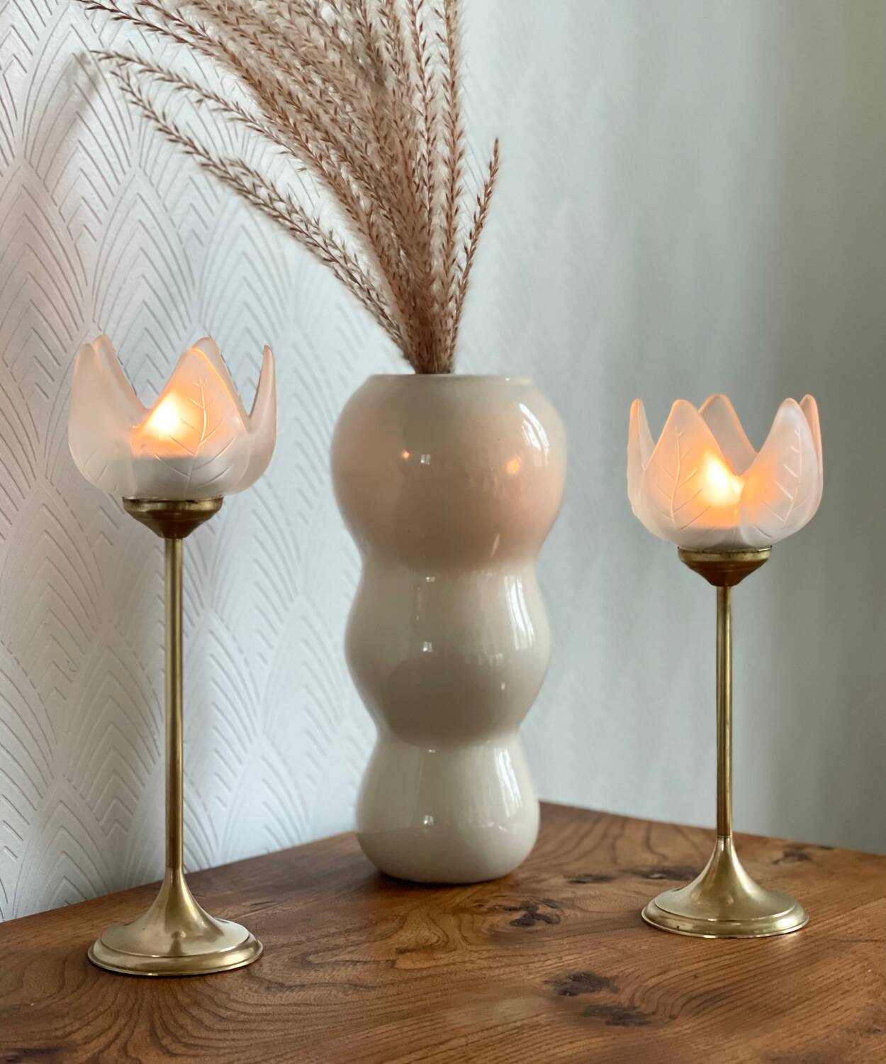 Pair of tulip-shaped candle holders in frosted glass and brass.