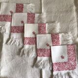Set of 5 white and red towels