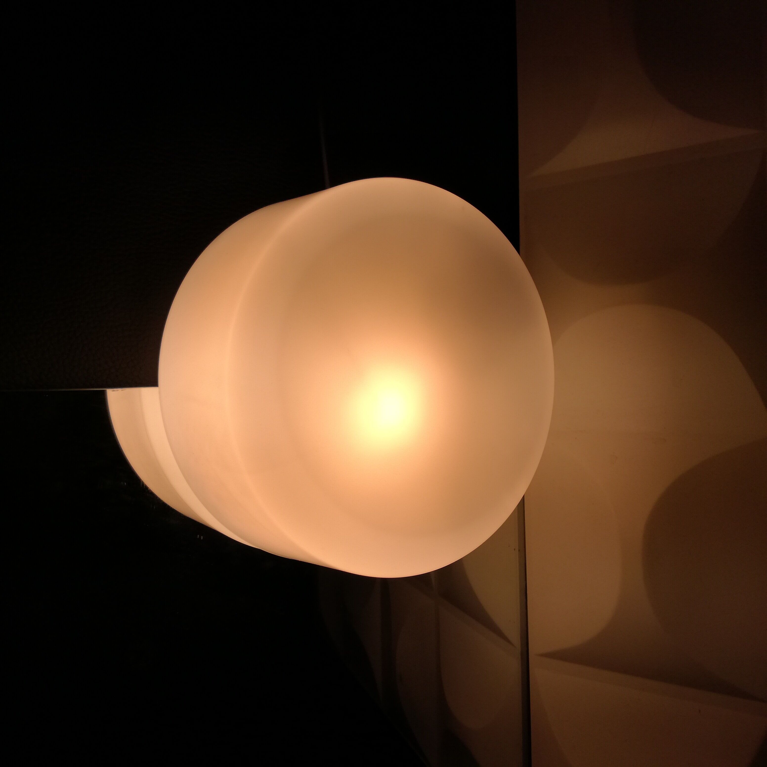 Applique galet Belmag en verre opalin Ø19