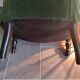 Fauteuil crapaud velours et cannage