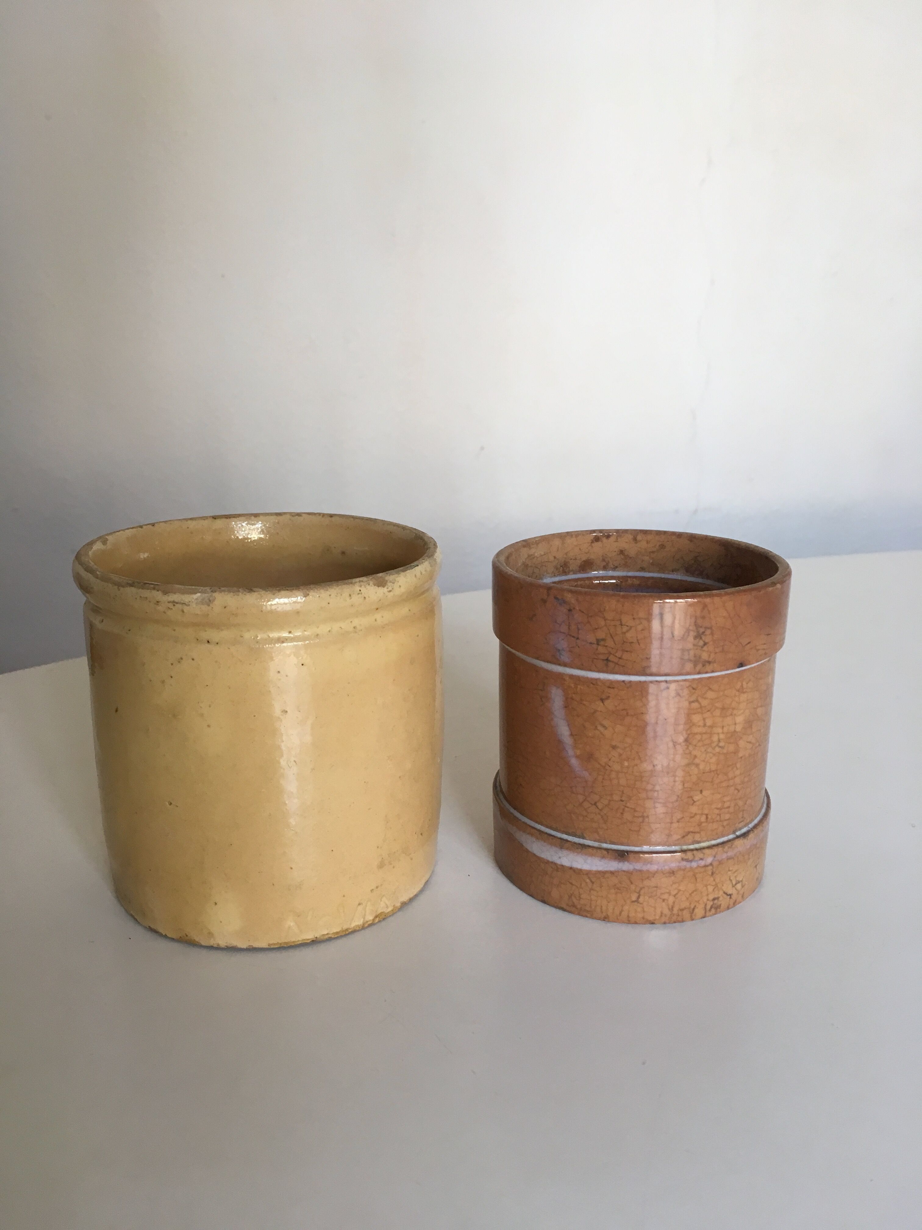 Paire de pots en terre de fer début XXe