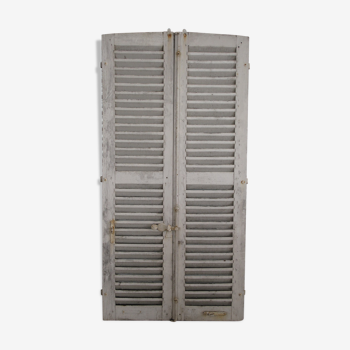 Pair of shutters