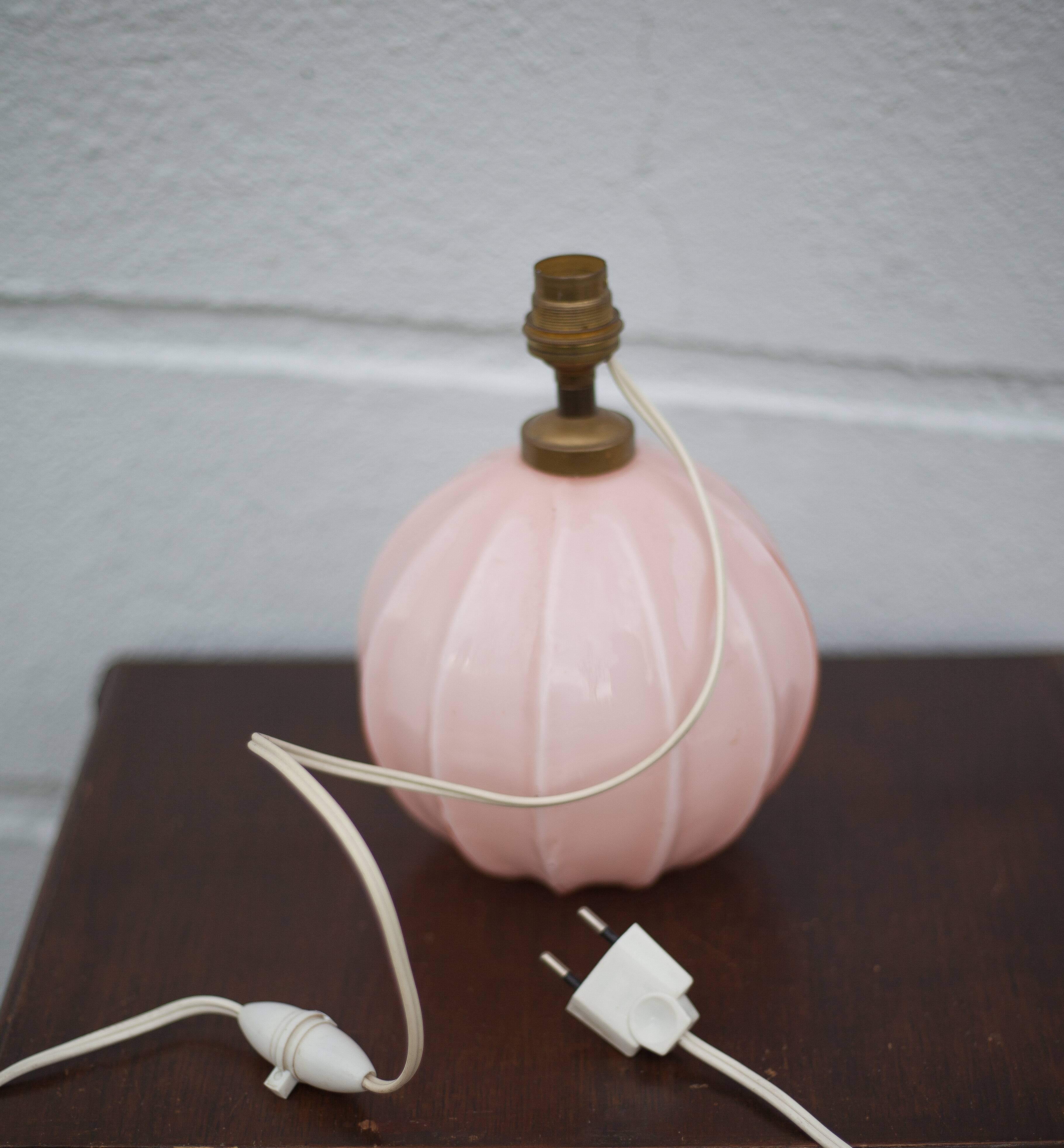 Lampe art déco, lampe à poser, lampe boule opaline rose, lampe de chevet, lampe d'appoint, 40's