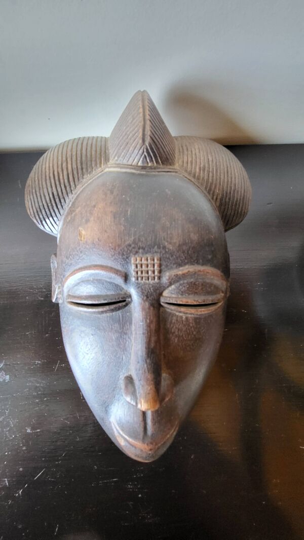 Masque africain en bois sculpté à la main – décoration ethnique