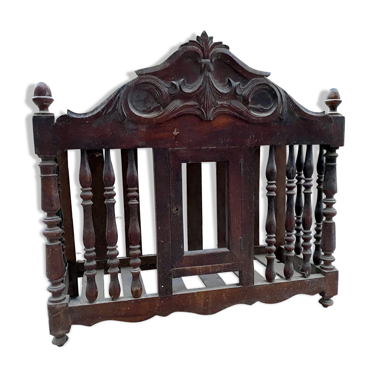 Old Provencal wooden panetière, pantry