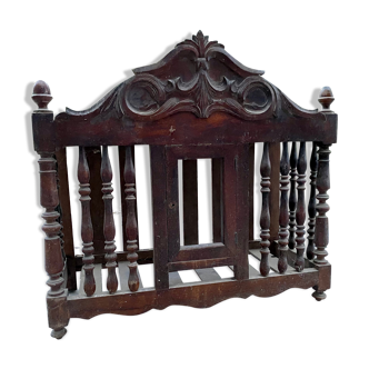 Old Provencal wooden panetière, pantry