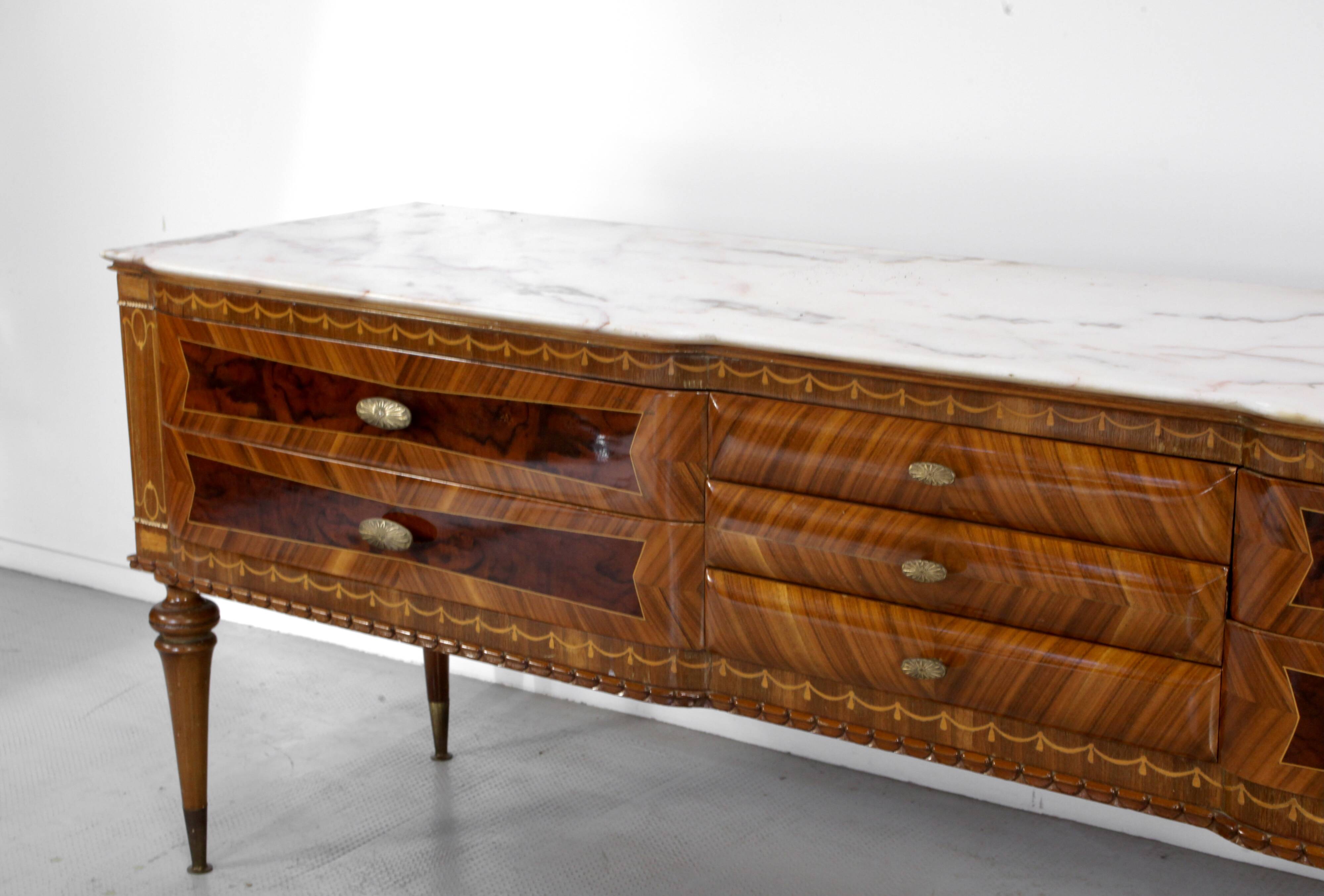 Buffet italien en noyer, marbre de Carrare et laiton, années 1950