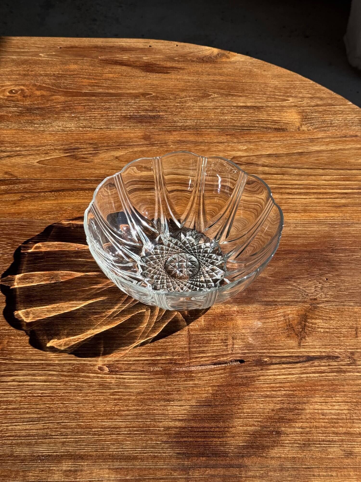 Small vintage Arcoroc Codec glass salad bowl with stylized petal patterns