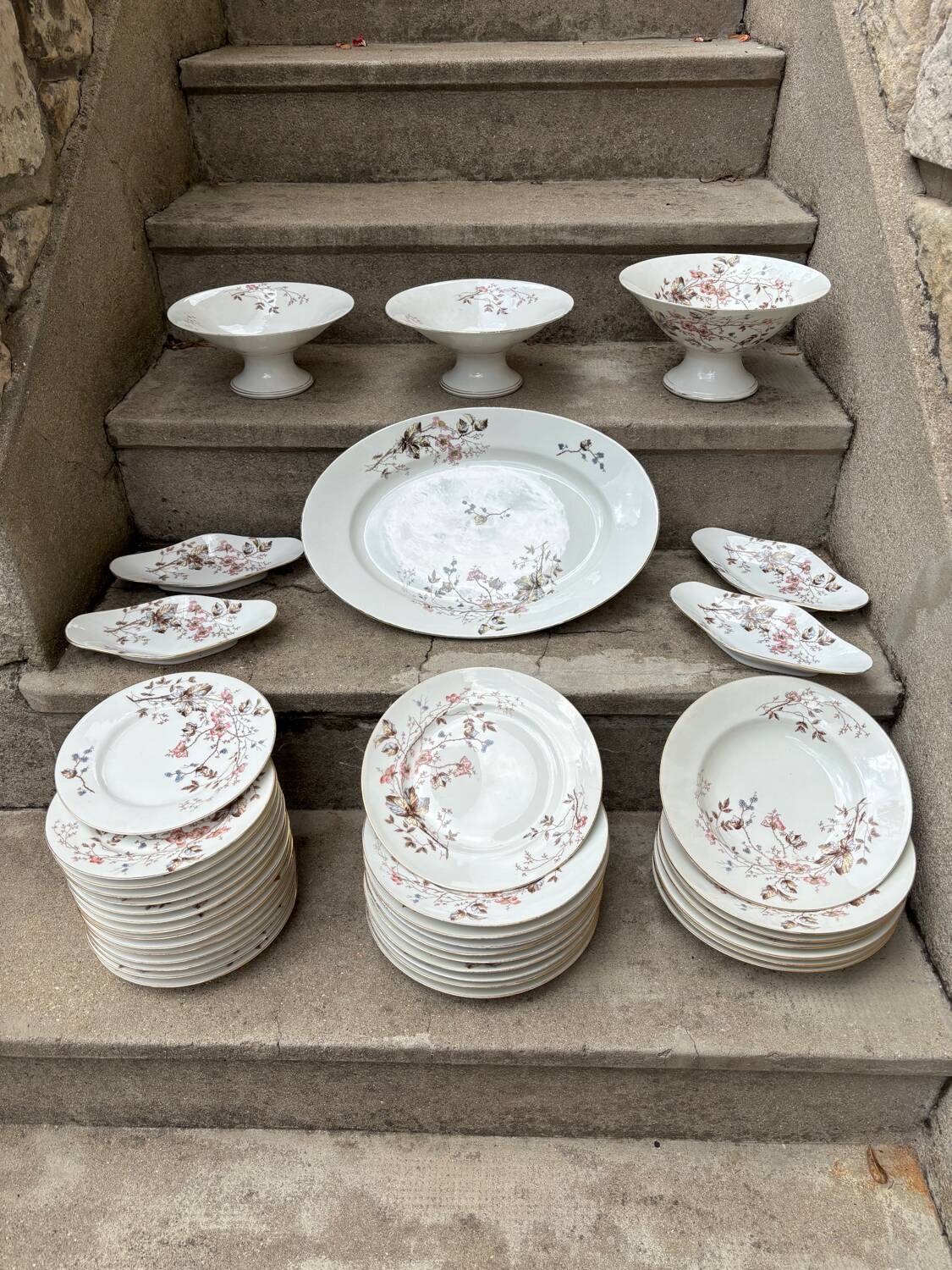 Porcelain Tableware – Late 19th Century – 40 pieces