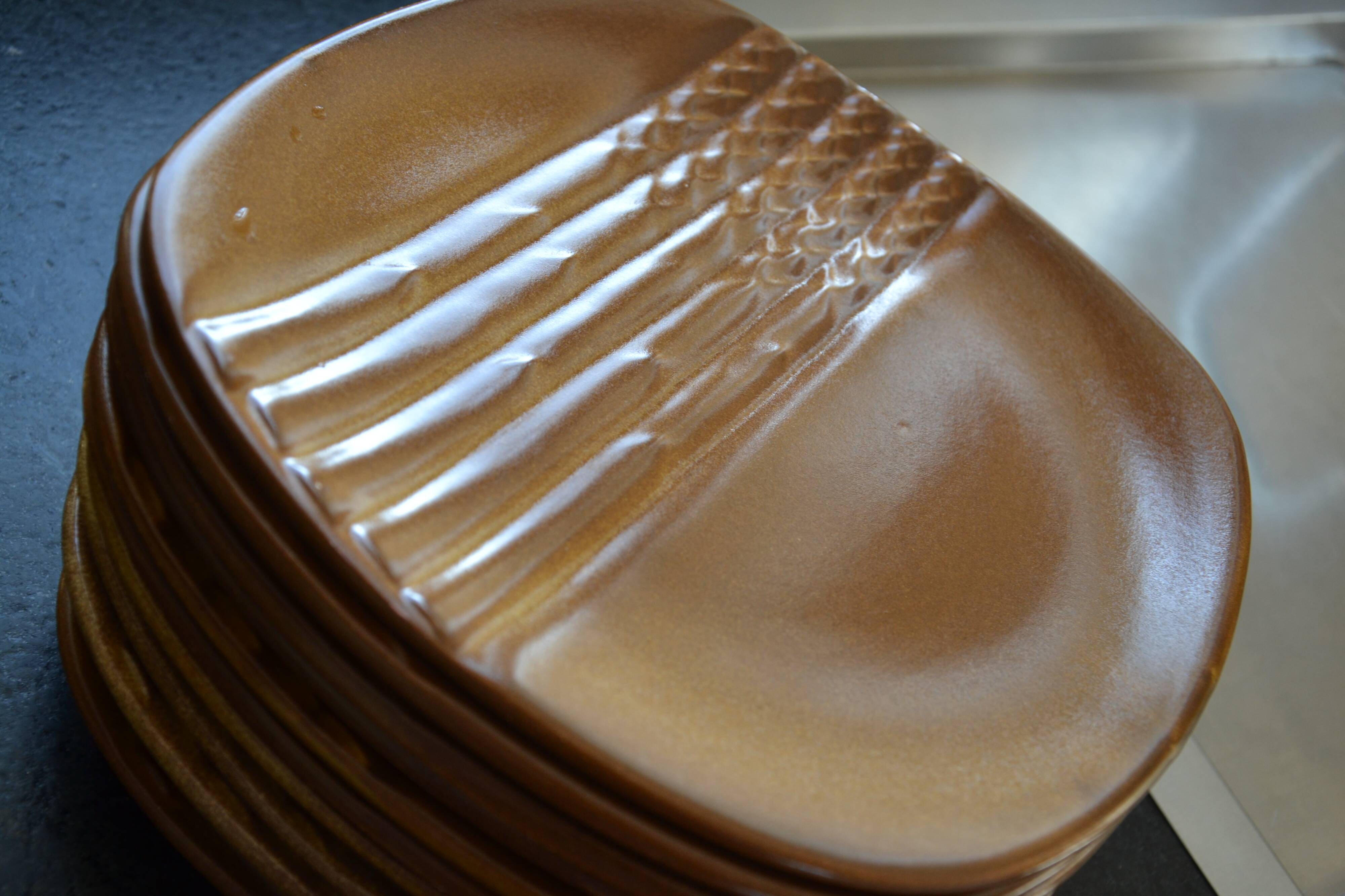 12 flat/asparagus plates from the 70s-80s