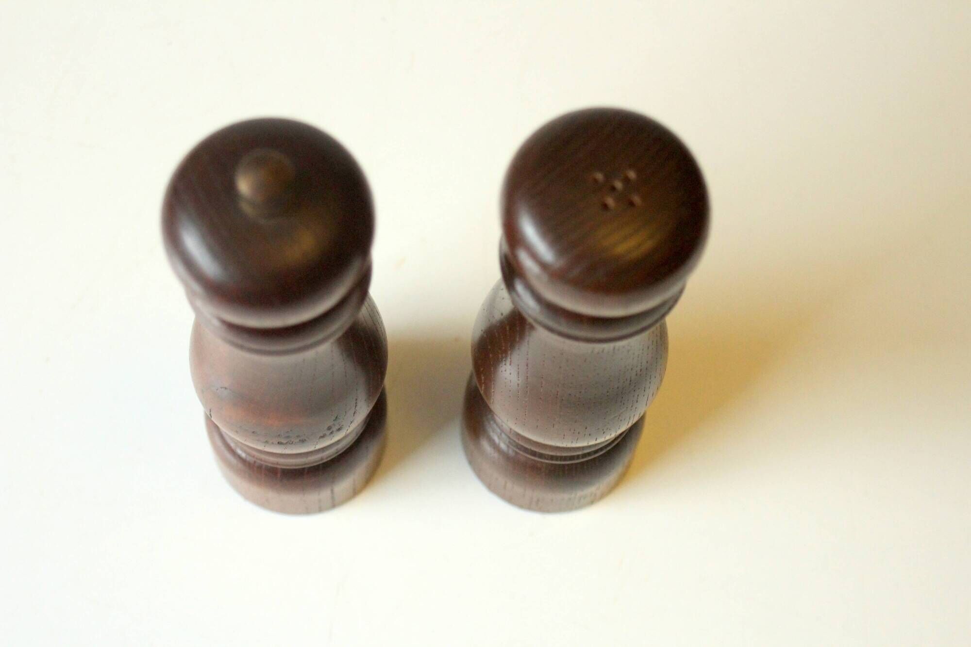 1970s salt and pepper shaker made of wood and metal - set of 2, complete usuable, vintage