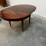 Extendable mahogany round table in Louis XVI style