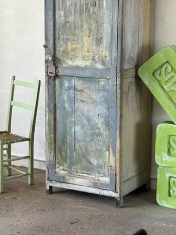 Armoire parisienne