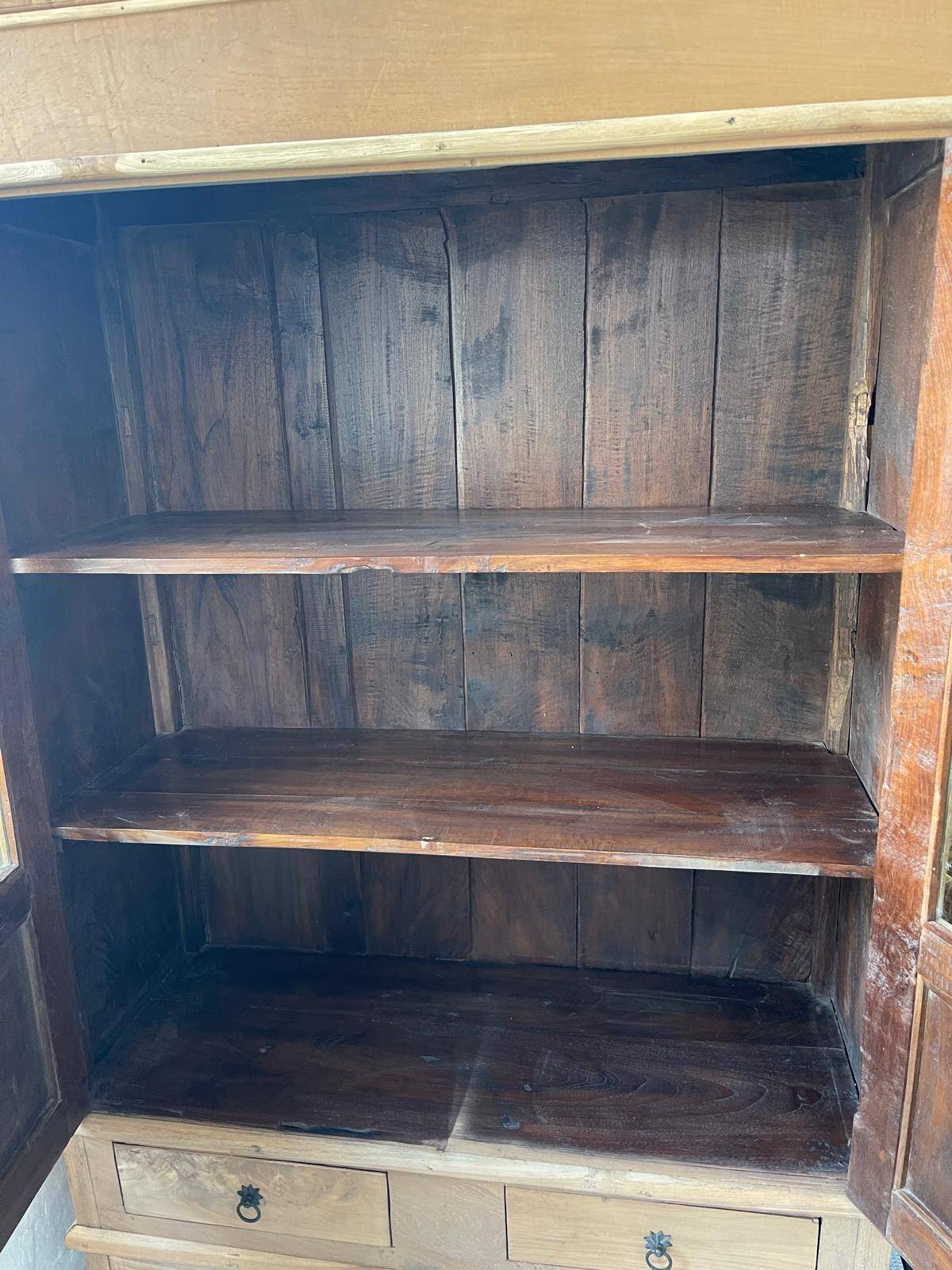 GLASS CABINET