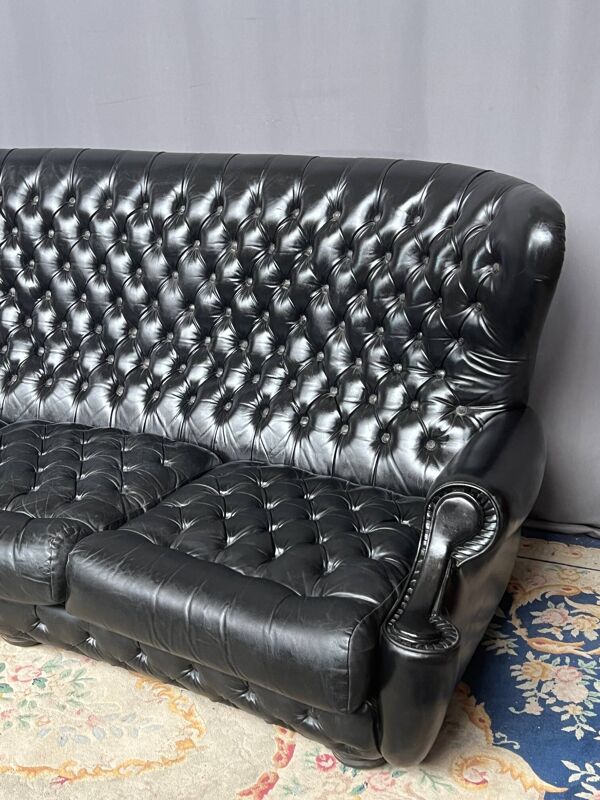 Canapé Chesterfield. Cuir.