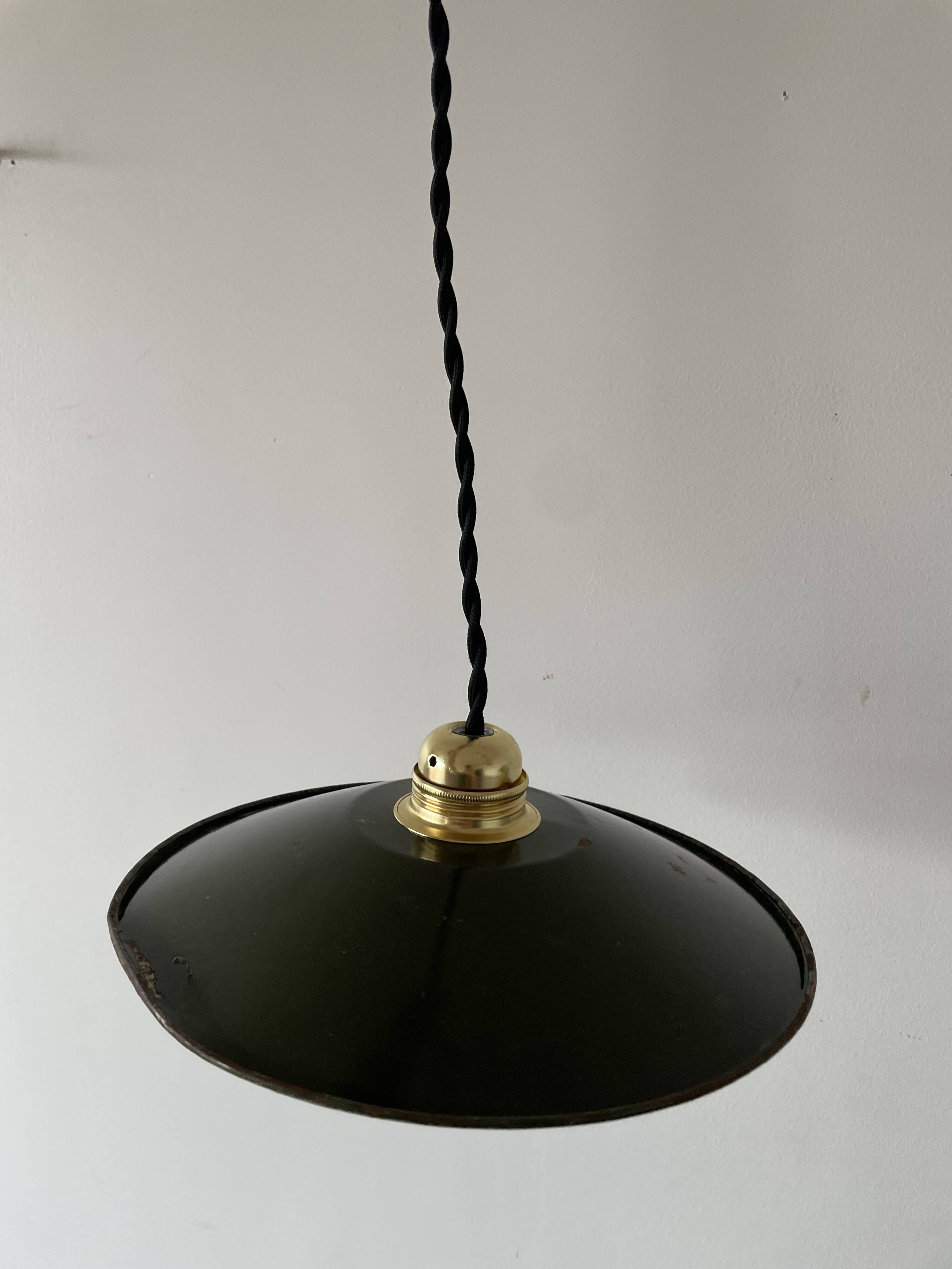 Suspension in old enameled sheet metal (x2)