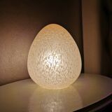 Lampe de table vintage en verre rose en forme d'oeuf 80s