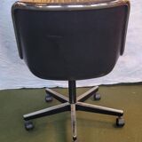 Charles Pollock armchair from the 80s – Leather, metal, plastic.