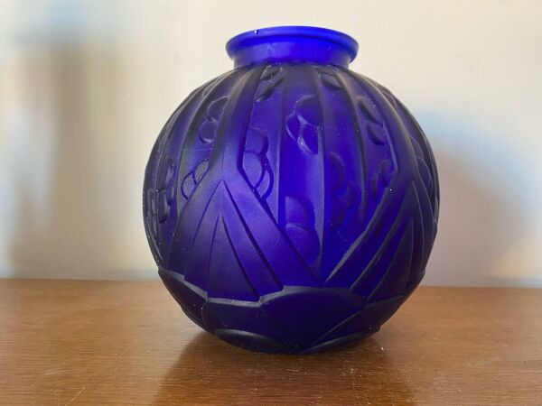 Ancien Vase Boule Art Déco Verre Moulé Bleu Tchèque Décoration Vintage