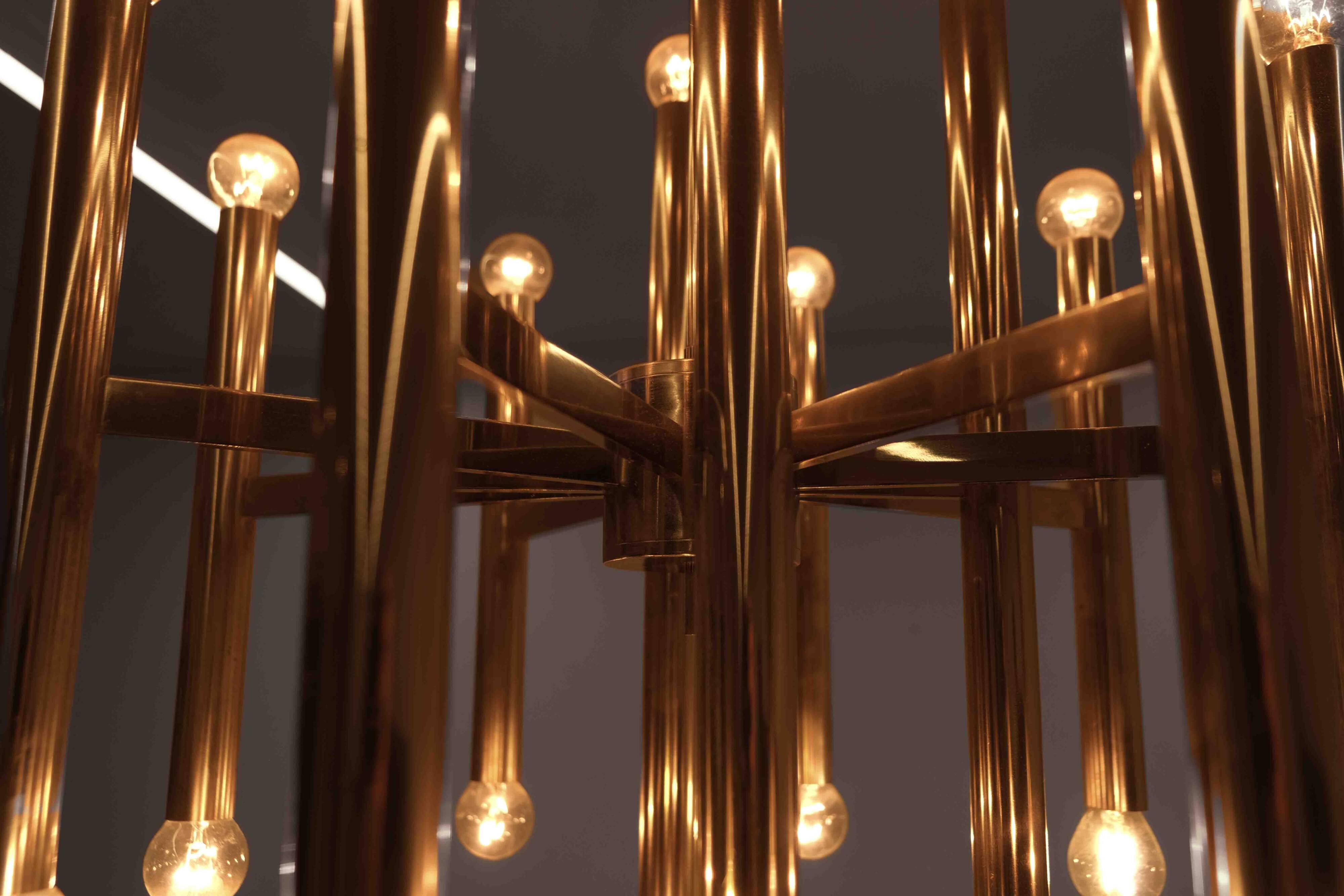 Grand lustre tubulaire Sciolari en laiton, Italie années 1960
