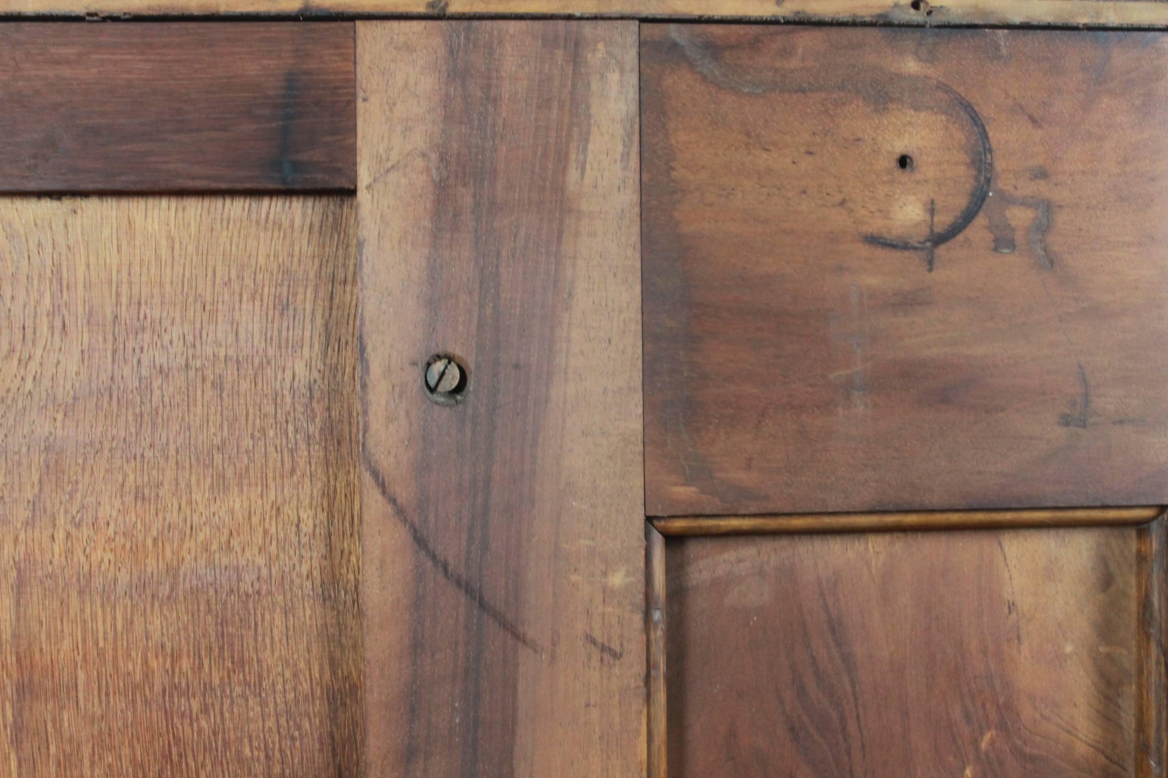 Half-moon shaped serving trolley