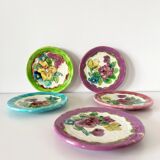 Lot de 5 assiettes en barbotine fleurs Vallauris 1950