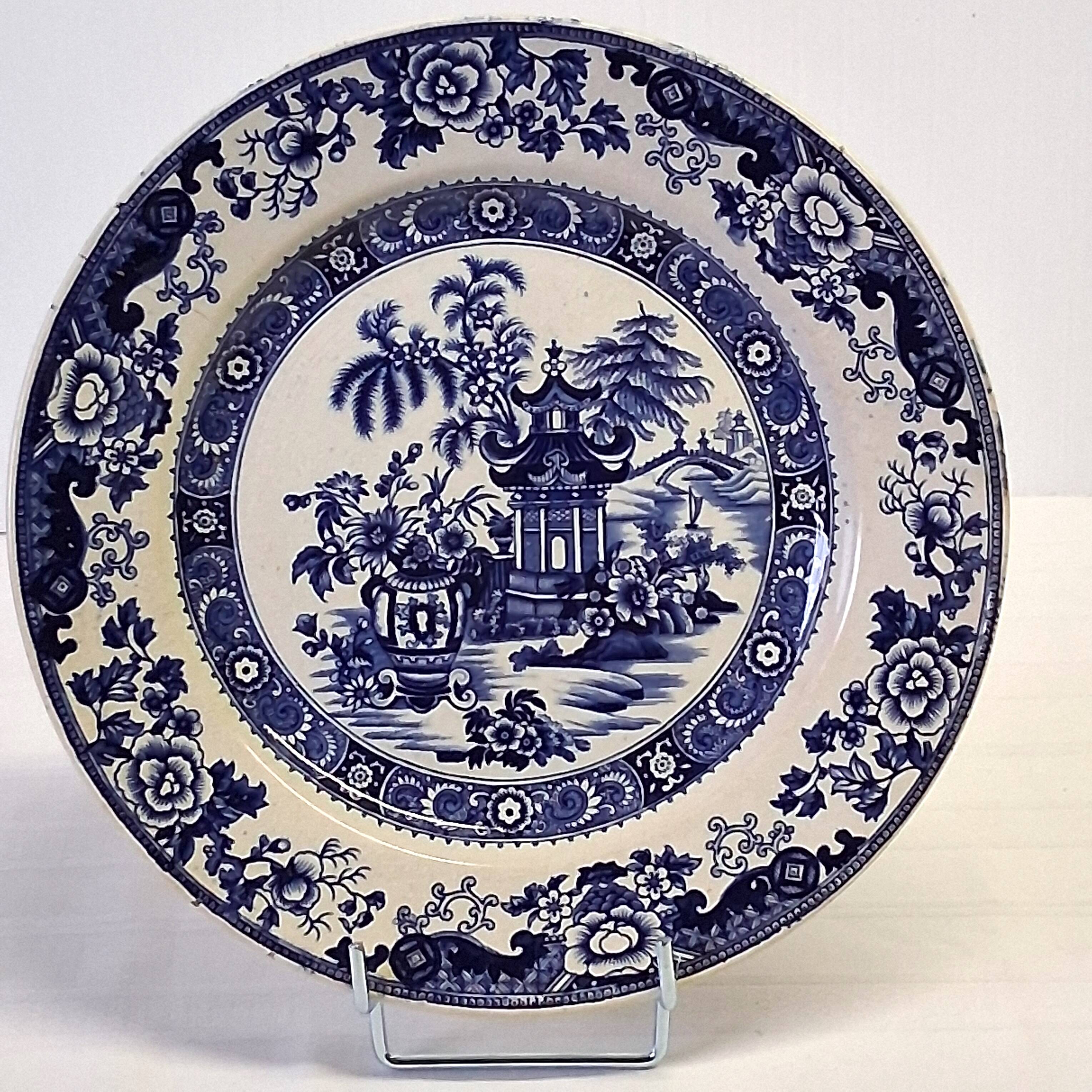 Antique flat plate from Creil and Montereau in good condition