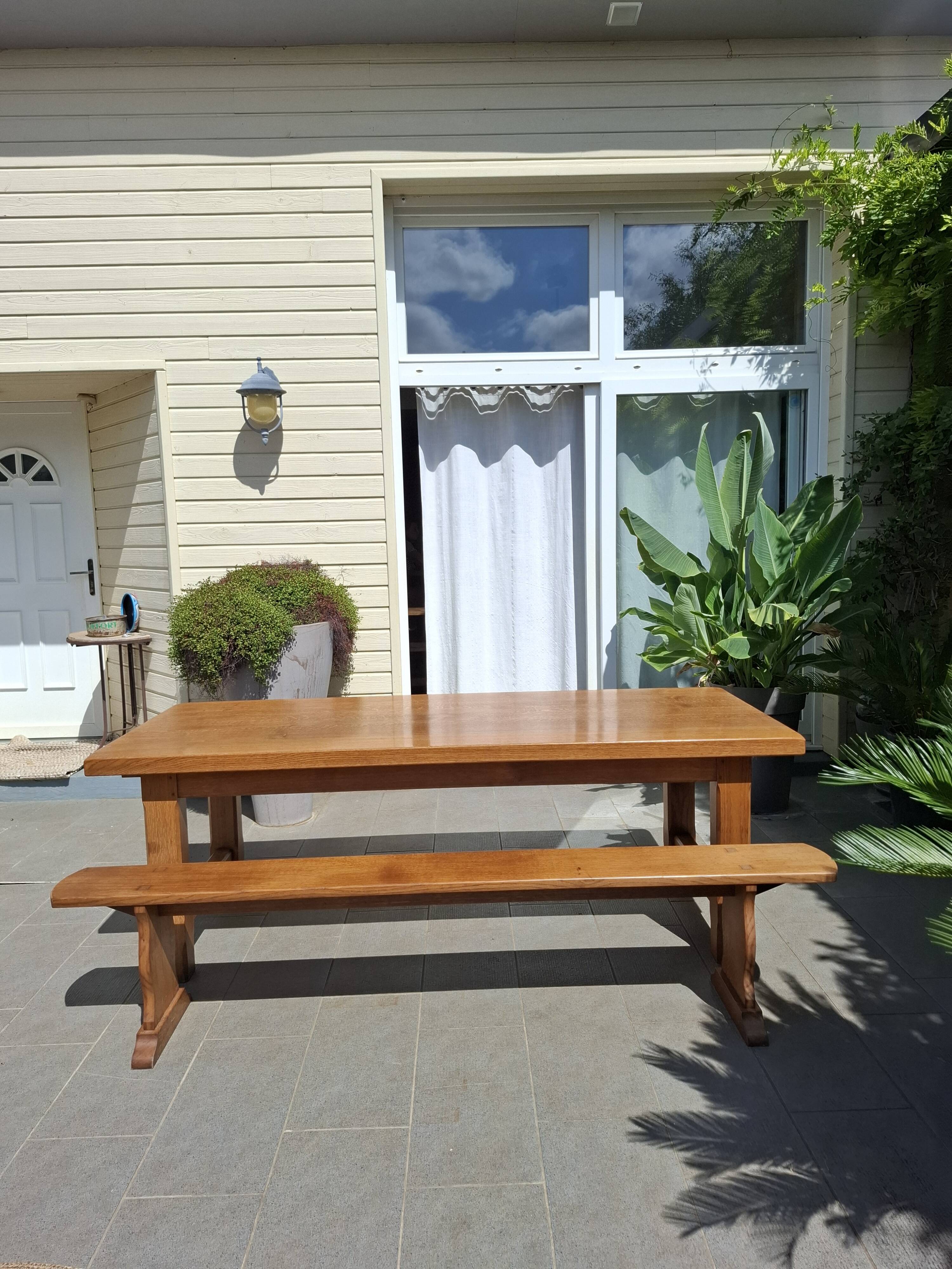 Grande table de ferme avec son banc