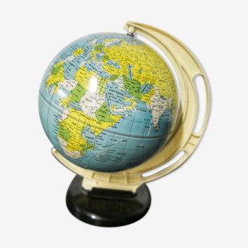 Globe terrestre métallique