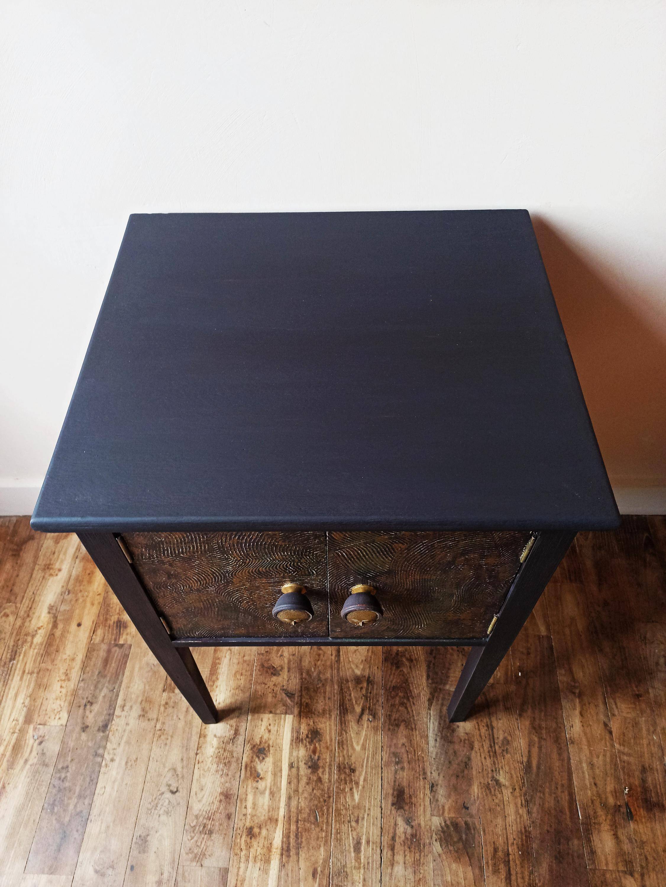 Storage furniture/console/cabinet of curiosities/dresser