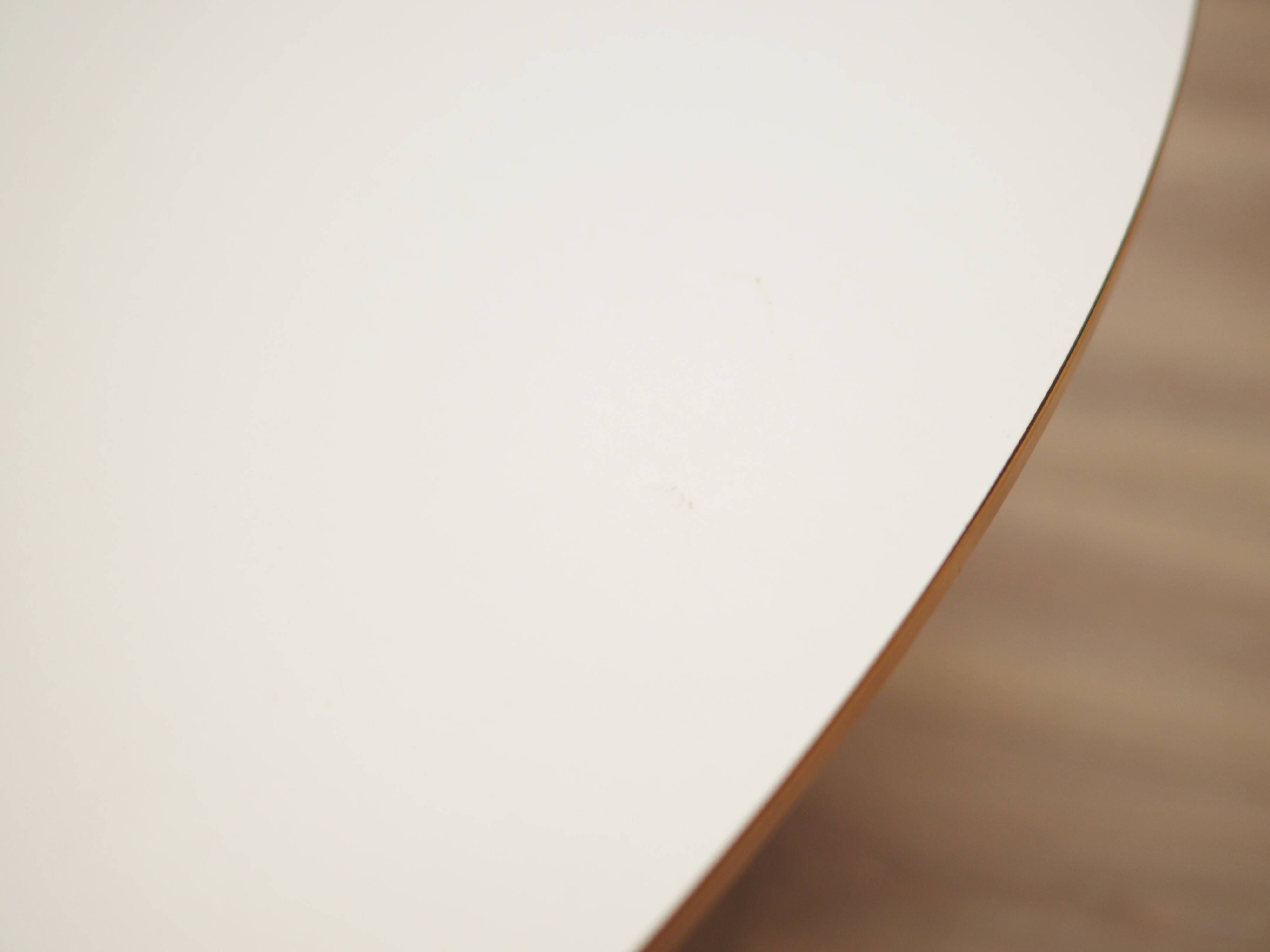 Round table, Danish design, 1990s, production: Denmark