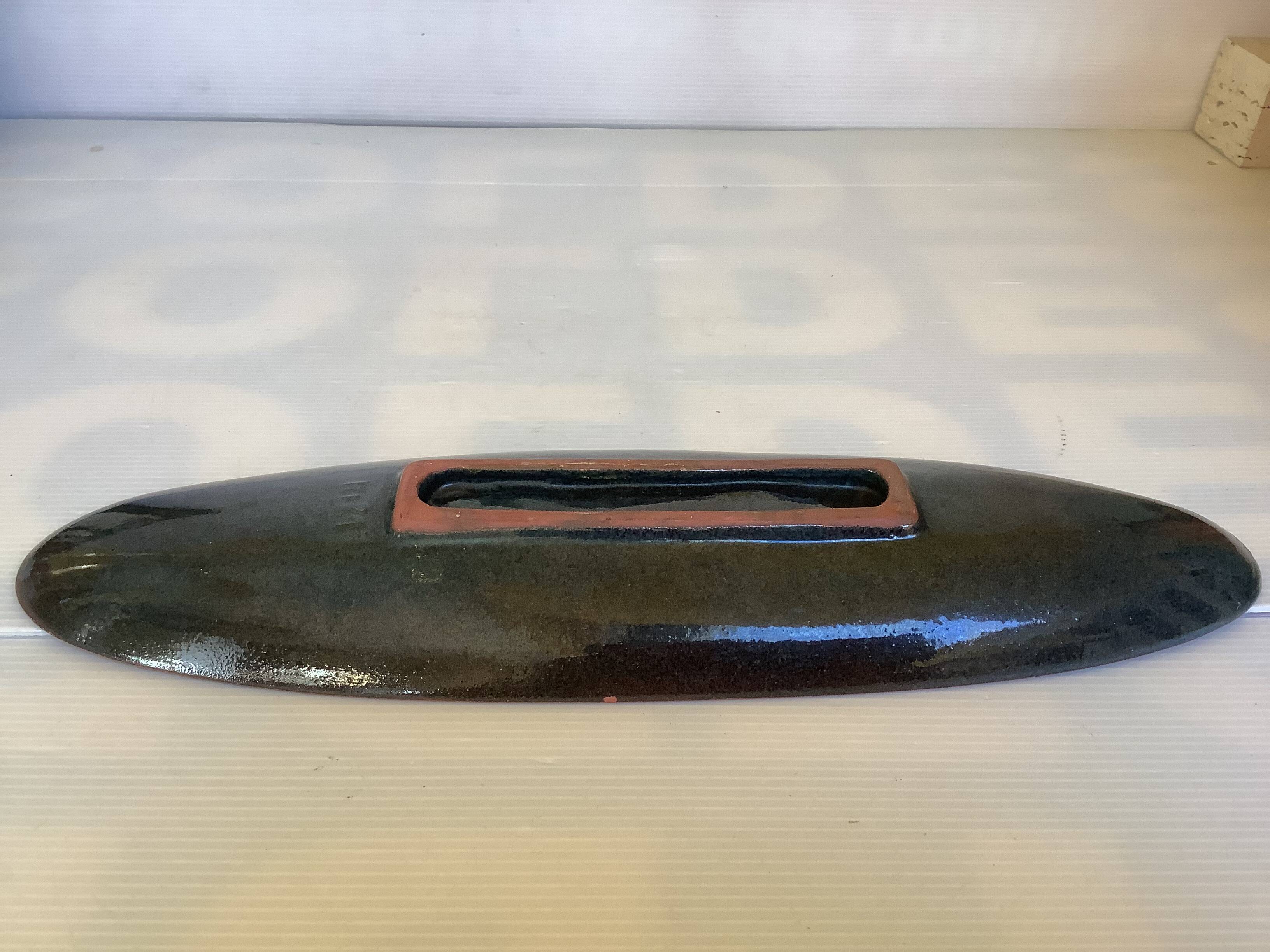 Empty amphora pocket by Rogier Vandeweghe