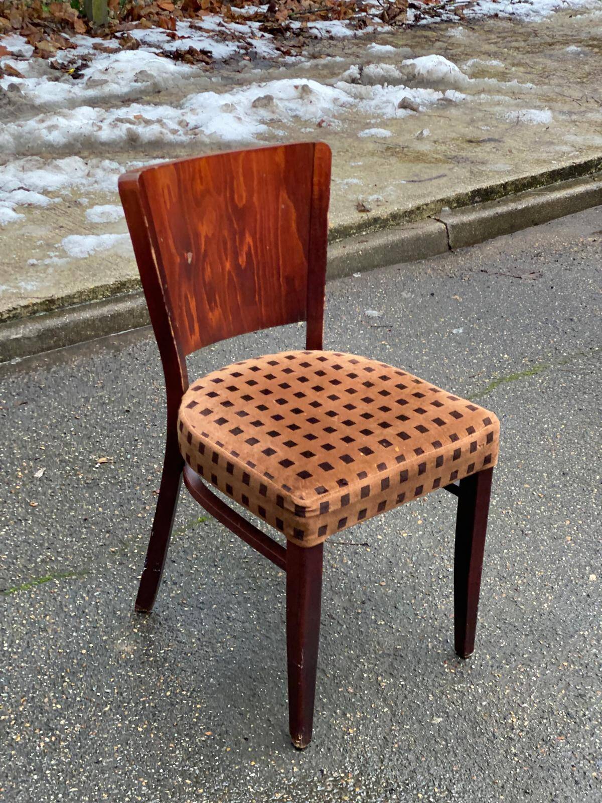 Parisian bistro chair in solid wood and fabric