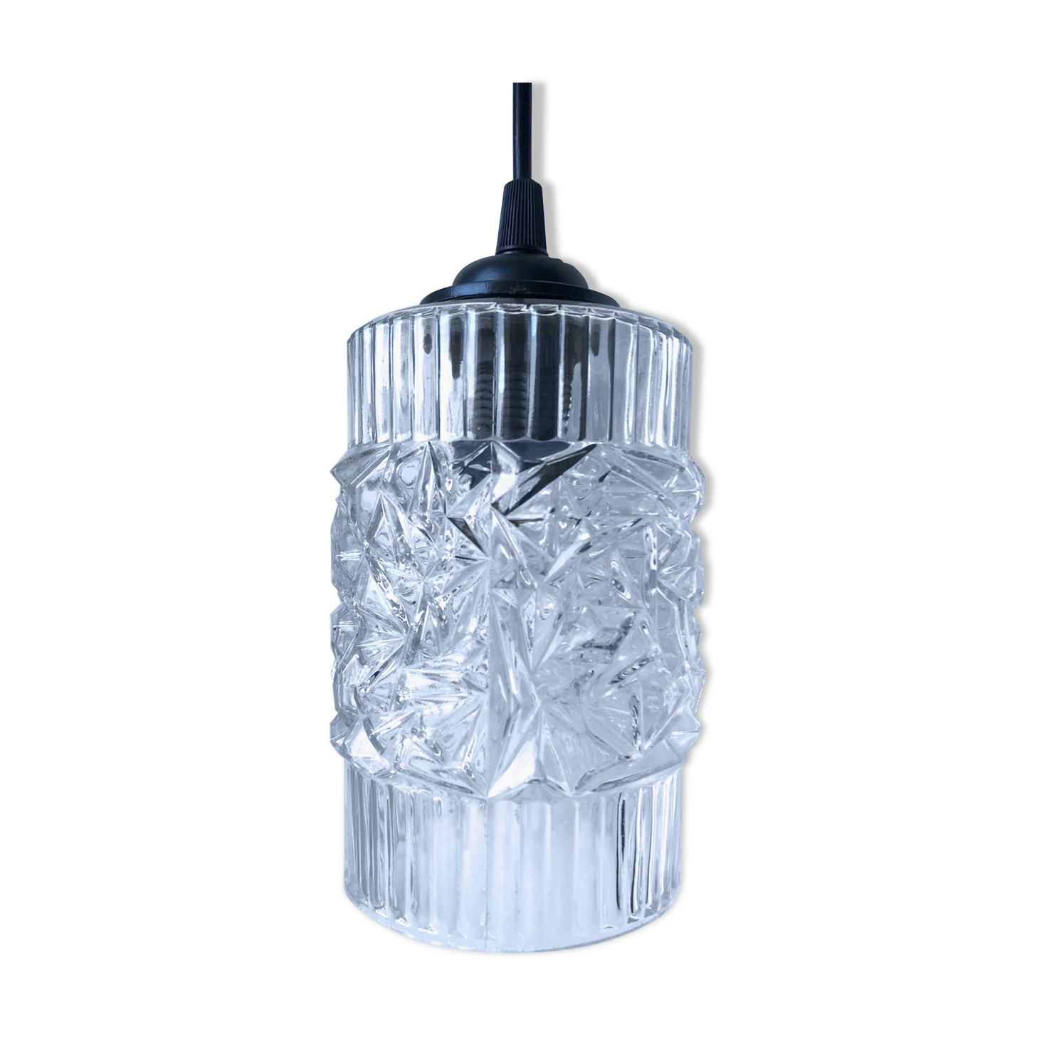 Chiseled glass suspension