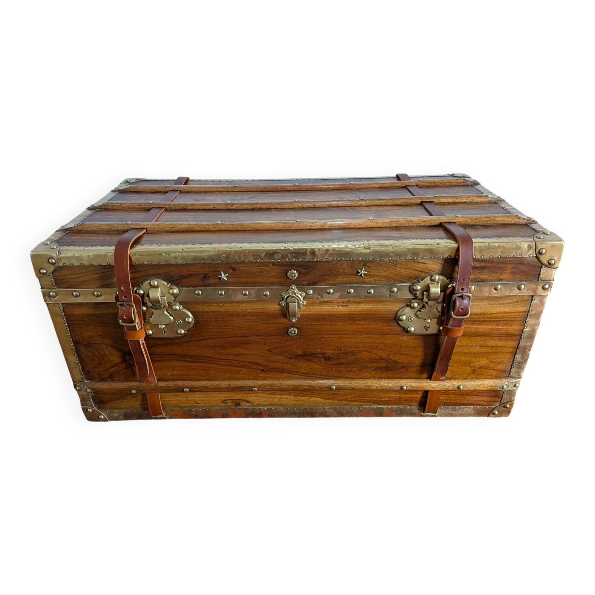 Travel trunk in camphor wood, late 19th century.