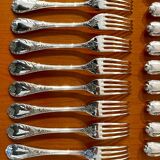Christofle France, 12 dessert knives and 12 dessert forks in new condition.