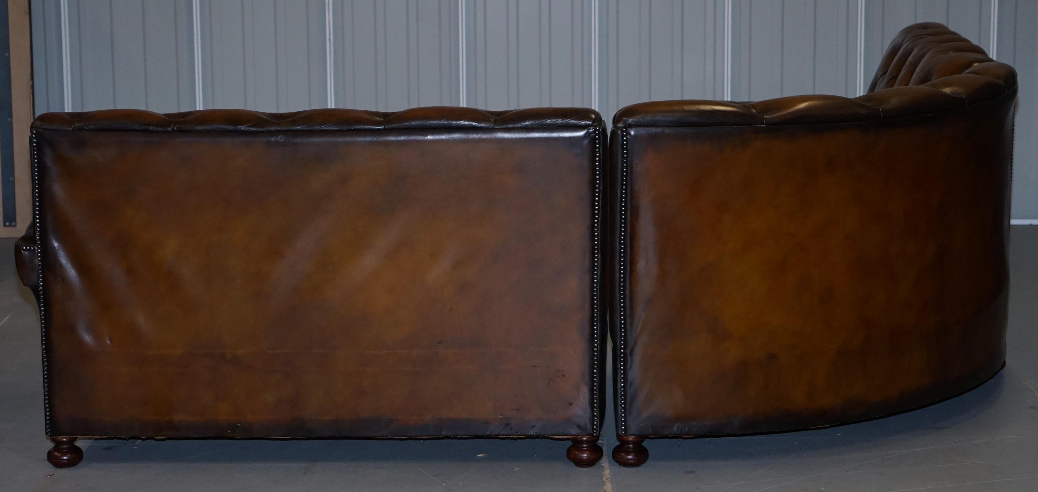 Vintage Chesterfield corner sofa in hand-dyed leather with solid walnut feet.