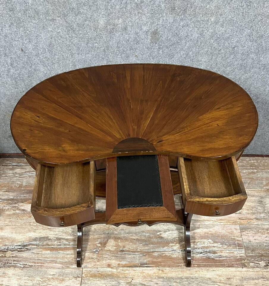 Kidney-shaped ceremonial table with fan-shaped marquetry top, Louis XVI style, circa 1900