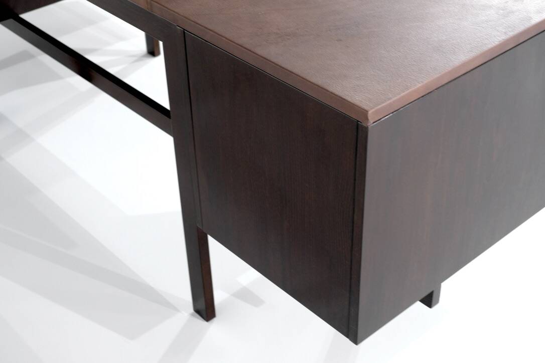 Canaan desk in wood and leather by Marcel Breuer for Gavina, Italy 1950s.
