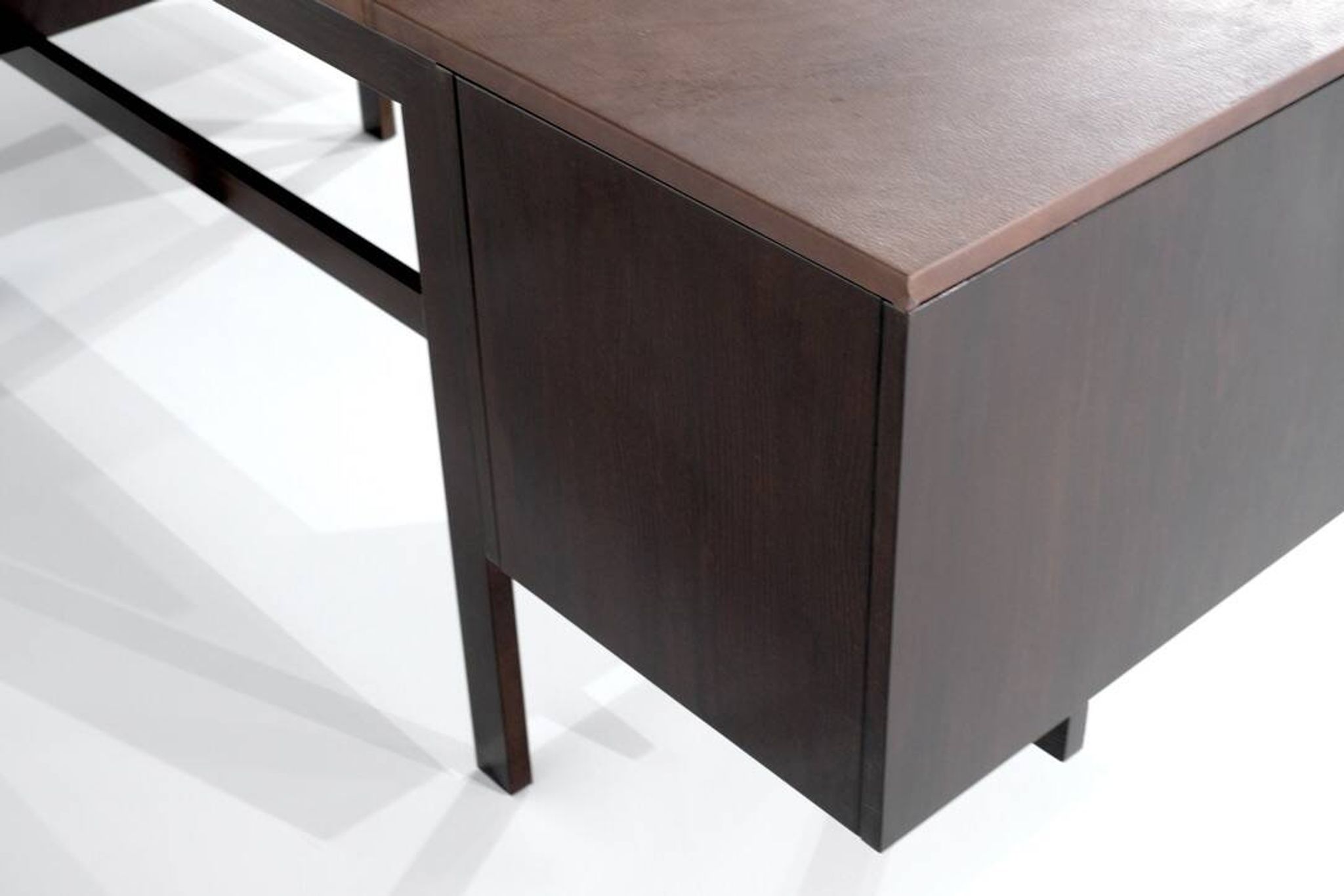 Canaan desk in wood and leather by Marcel Breuer for Gavina, Italy 1950s.