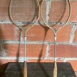 Paire de raquettes de tennis anciennes en bois et métal, années 50